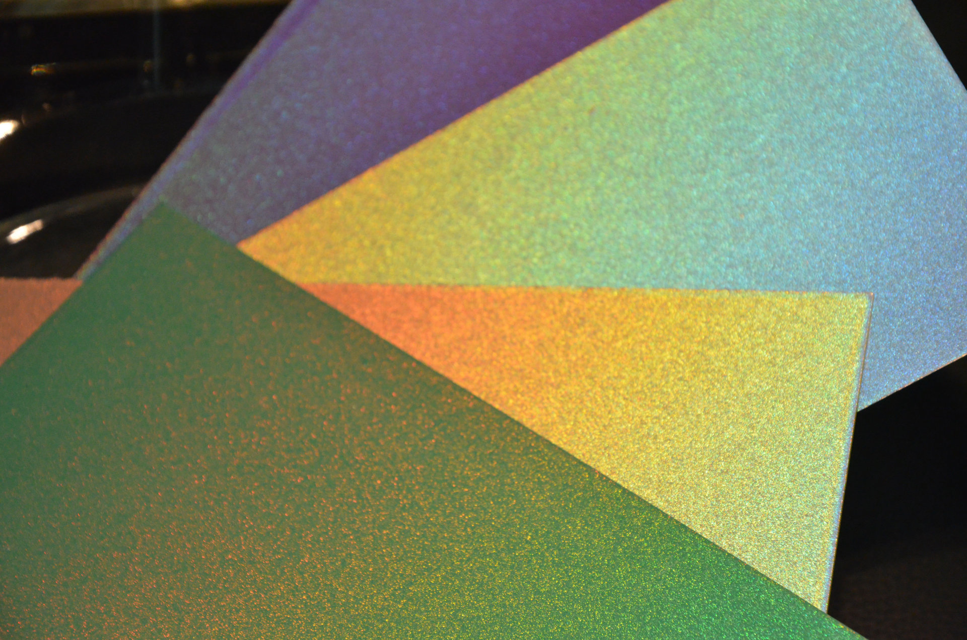 Dynamic Rainbow Effect Aluminium Pigment - Image 2